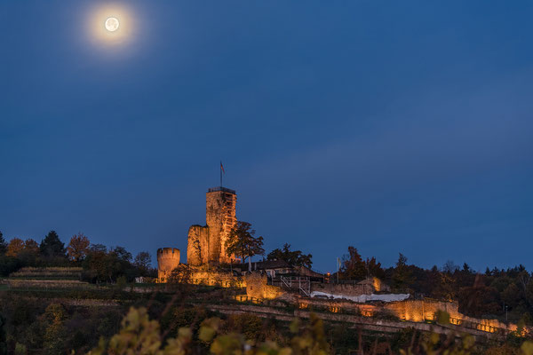 Vollmonduntergang an der Wachtenburg
