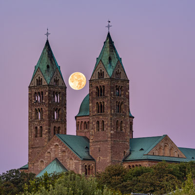 Vollmonduntergang am Speyerer Dom
