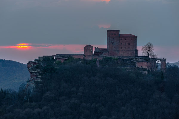 Sonnenuntergang am Trifels