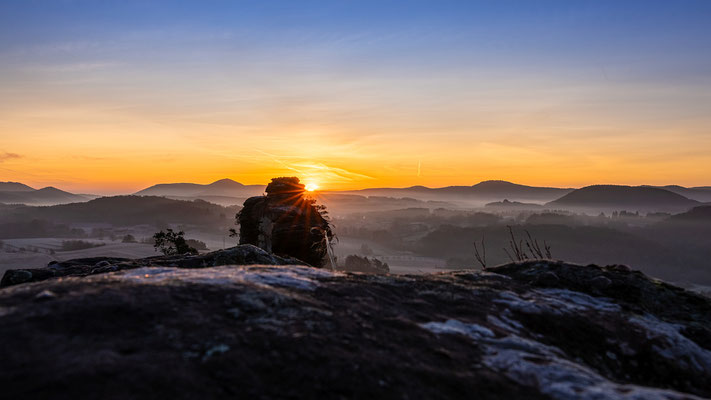 Dunstige Morgenstimmung an den Geiersteinen