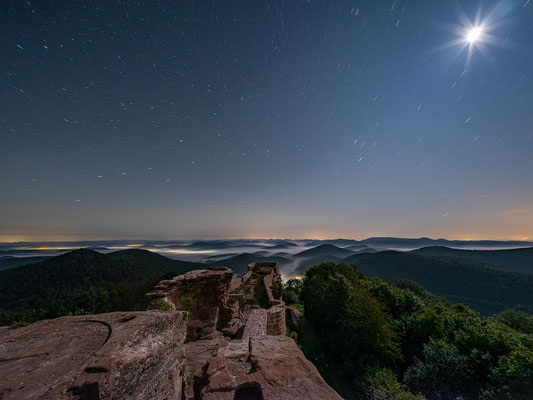 Nebelnacht auf der Wegelnburg