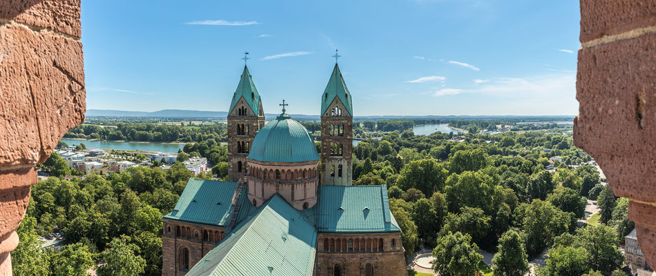 Blick auf den Speyerer Dom vom Turm herunter