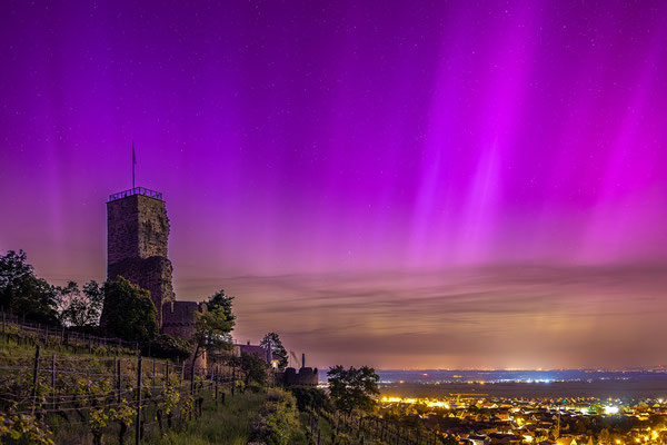 Fast ein Jahrhundertereignis: extrem starke Polarlichter über der Wachtenburg