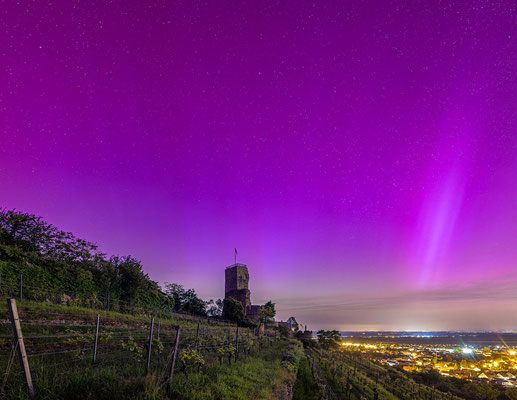 Fast ein Jahrhundertereignis: extrem starke Polarlichter über der Wachtenburg