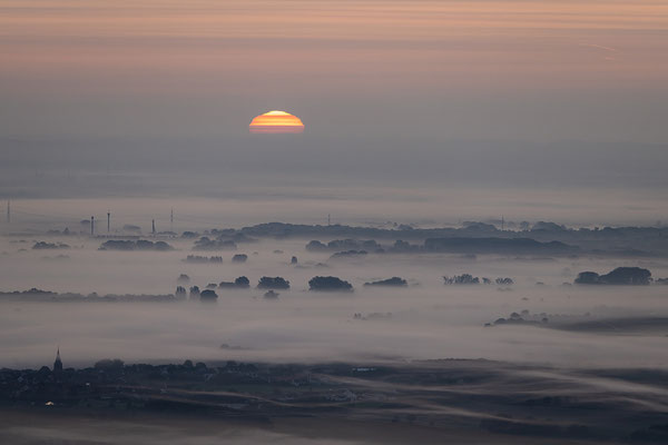 Frühmorgens über dem Hambacher Schloss