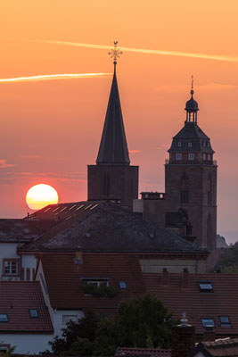 Sonnenaufgang hinter der Stiftskirche