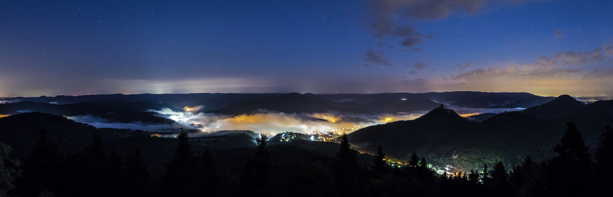 Erste Morgendämmerung über Annweiler und Trifels