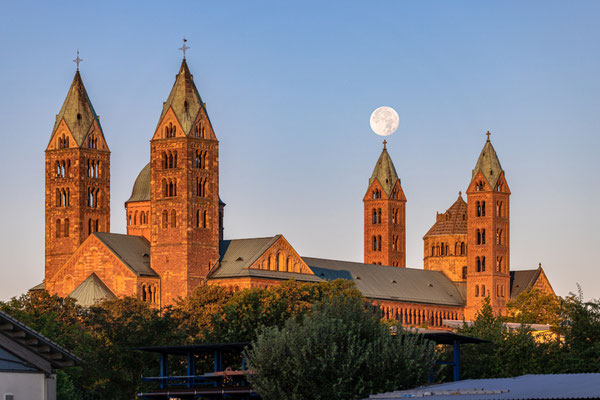 Vollmonduntergang am Speyerer Dom