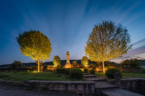 Beleuchtung an der Madonna oberhalb von Sankt Martin