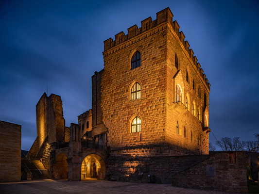 Blaue Stunde am Hambacher Schloss