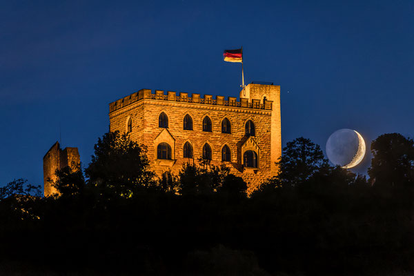 Monduntergang hinter dem Hambacher Schloss