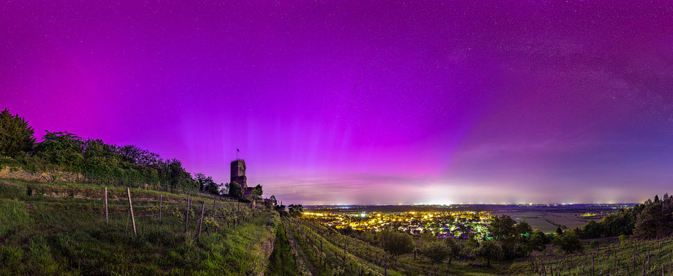 Fast ein Jahrhundertereignis: extrem starke Polarlichter über der Wachtenburg