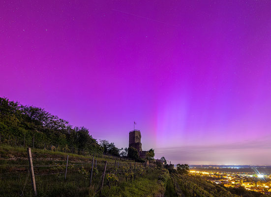 Fast ein Jahrhundertereignis: extrem starke Polarlichter über der Wachtenburg