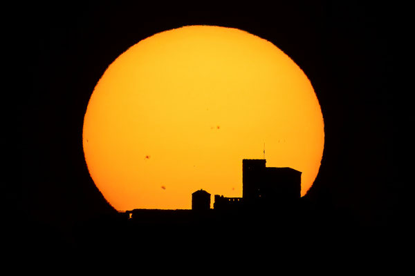 Sonnenuntergang hinter dem Trifels