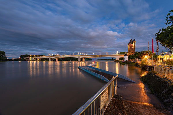 Abends am Rhein in Worms