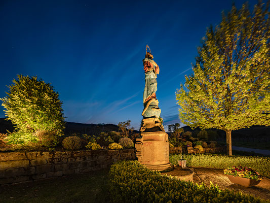 Beleuchtung an der Madonna oberhalb von Sankt Martin