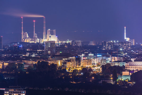 Dampfkraftwerk Karlsruhe in der Nacht