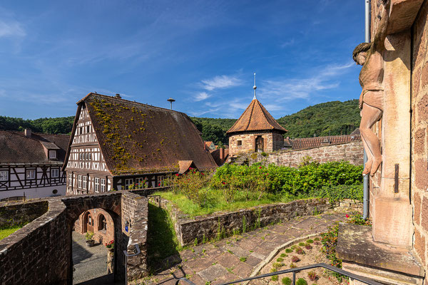 Dörrenbacher Rathaus und Kirche St. Martin