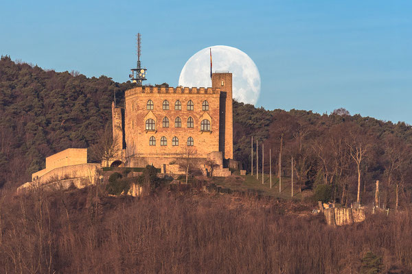Vollmond am Hambacher Schloss, 60 x 40 cm, Alu-Dibond, Rückseitige Hängung mit Auminiumschiene, 100 €