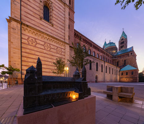 Blaue Stunde am Speyerer Dom