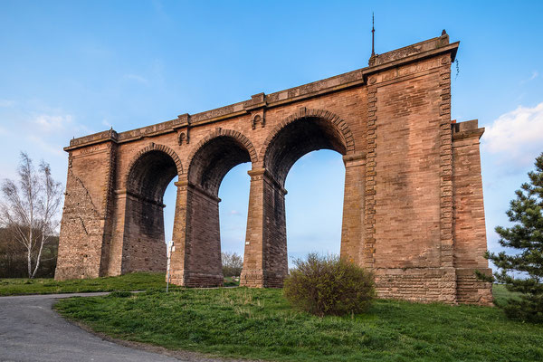 Reste des Pfrimmtalviadukts bei Marnheim