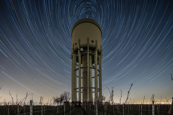 Startrail (Sternspuren) am Duttweilerer Wasserturm