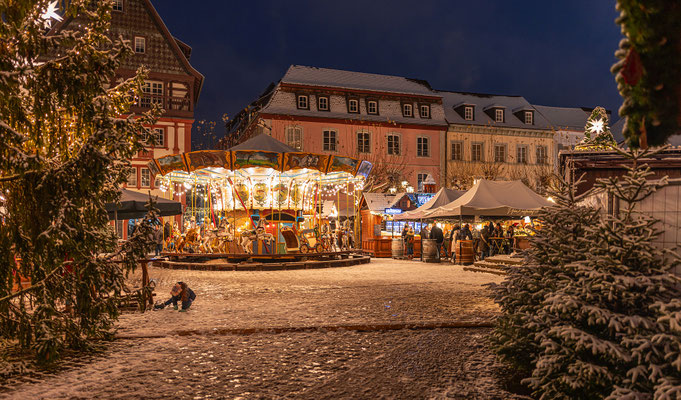 Verschneiter Weihnachtsmarkt in Neustadt