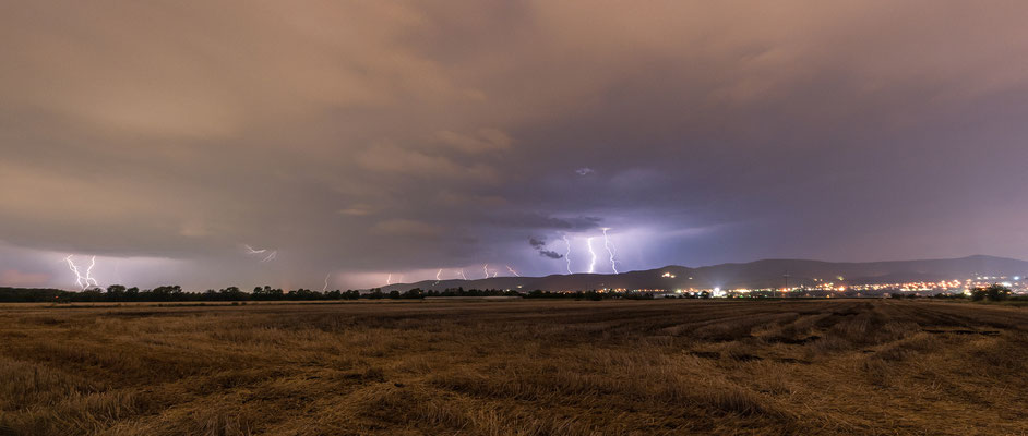Nächtliches Gewitter über Neustadt