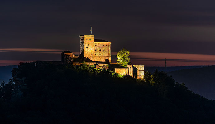 Burg Trifels in der Blauen Stunde