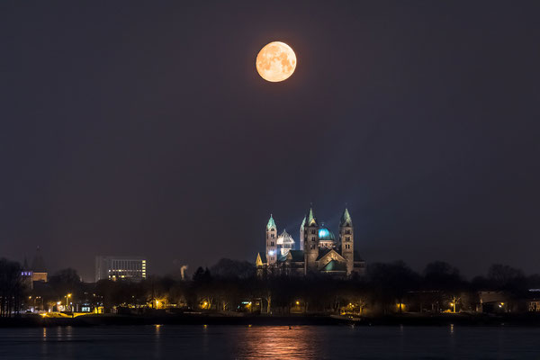 Monduntergang hinter dem Speyerer Dom