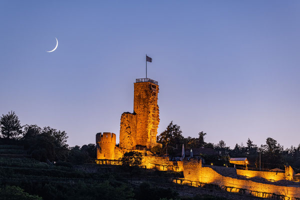 Monduntergang hinter der Wachtenburg