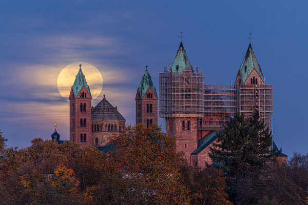 Vollmonduntergang Speyerer Dom