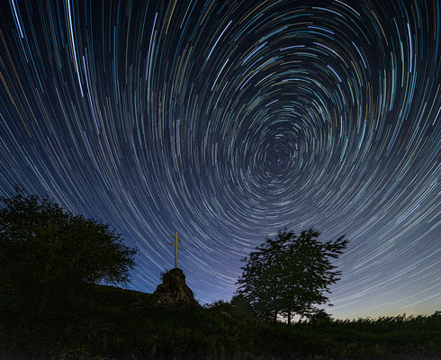 Startrails (Sternspuren) bei Forst