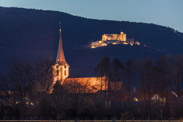 Maikammerer Kirche und Hambacher Schloss in der Blauen Stunde