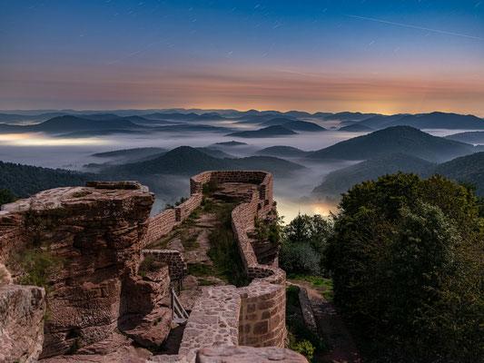 Nebelnacht auf der Wegelnburg