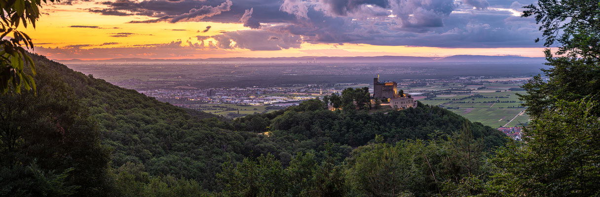 Hambacher Schloss am frühen Morgen