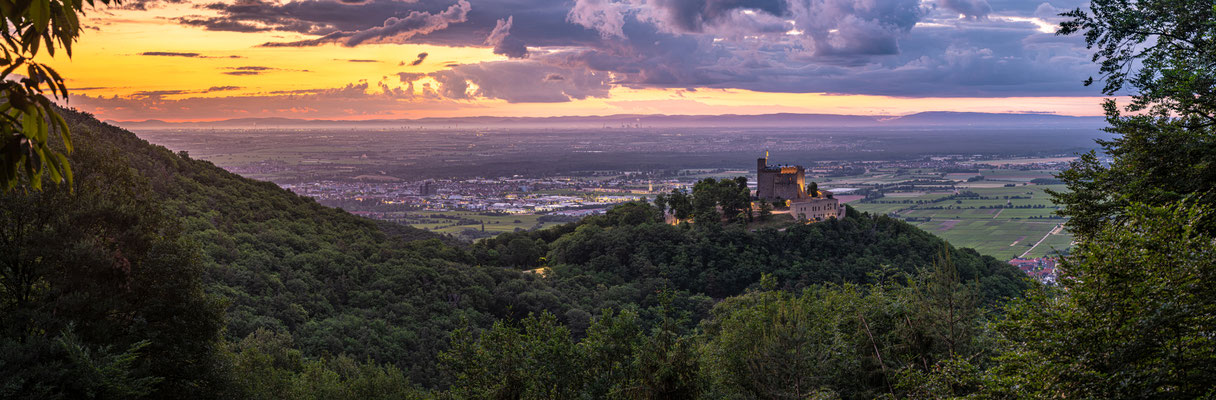 Hambacher Schloss am frühen Morgen