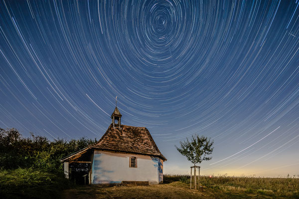 Startrail (Sternspuren) Loretokapelle Herxheim, 75 x 50cm, Acryl-Fineart, Rückseitige Hängung mit Aluminiumschiene, 170 €