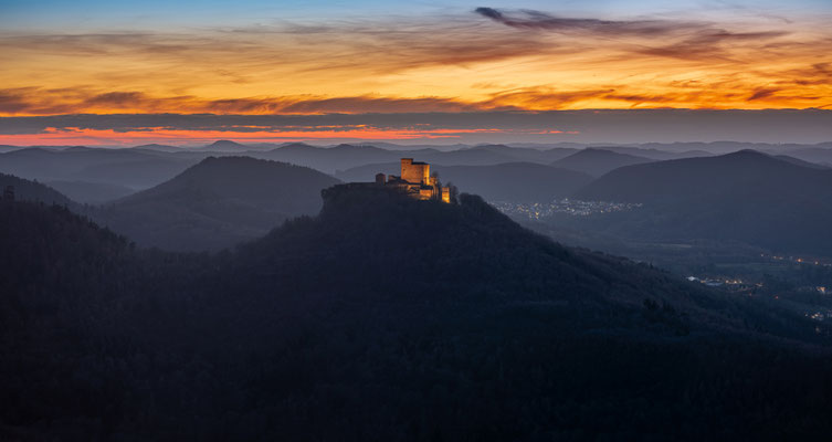 Sonnenuntergang und Blaue Stunde am Hohenberg
