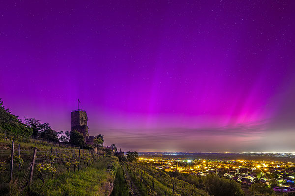 Fast ein Jahrhundertereignis: extrem starke Polarlichter über der Wachtenburg