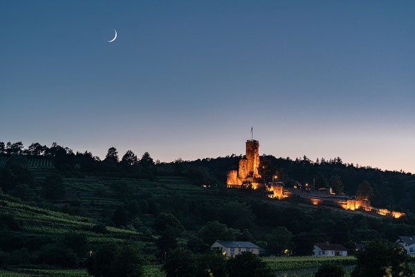 Monduntergang hinter der Wachtenburg