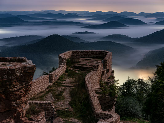 Nebelnacht auf der Wegelnburg