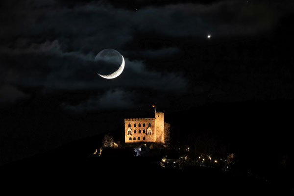 Untergang von Mond und Venus hinter dem Hambacher Schloss