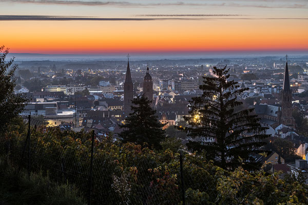 Schöner Sonnenaufgang über Neustadts Dächern