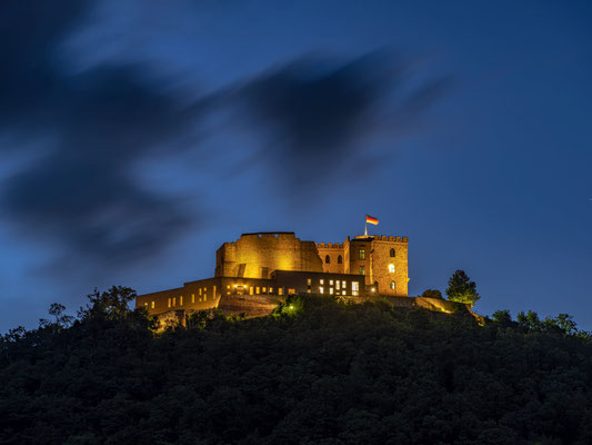 Blaue Stunde unterm Hambacher Schloss