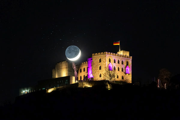 Untergang von Mond und Plejaden hinter dem Hambacher Schloss