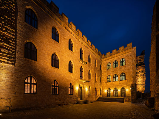 Blaue Stunde am Hambacher Schloss