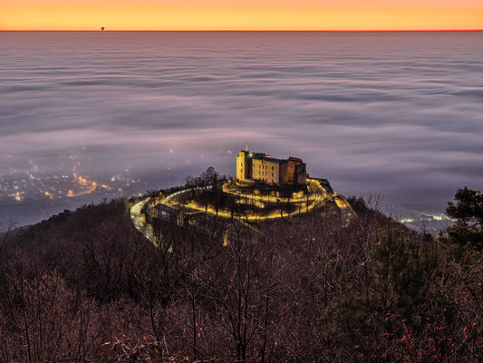 Morgennebel am Sühnekreuz