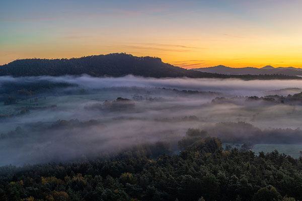 Morgendlicher Ausblick von der Ruine Drachenfels