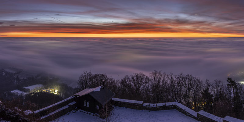 Winterlicher Sonnenaufgang an der Rietburg